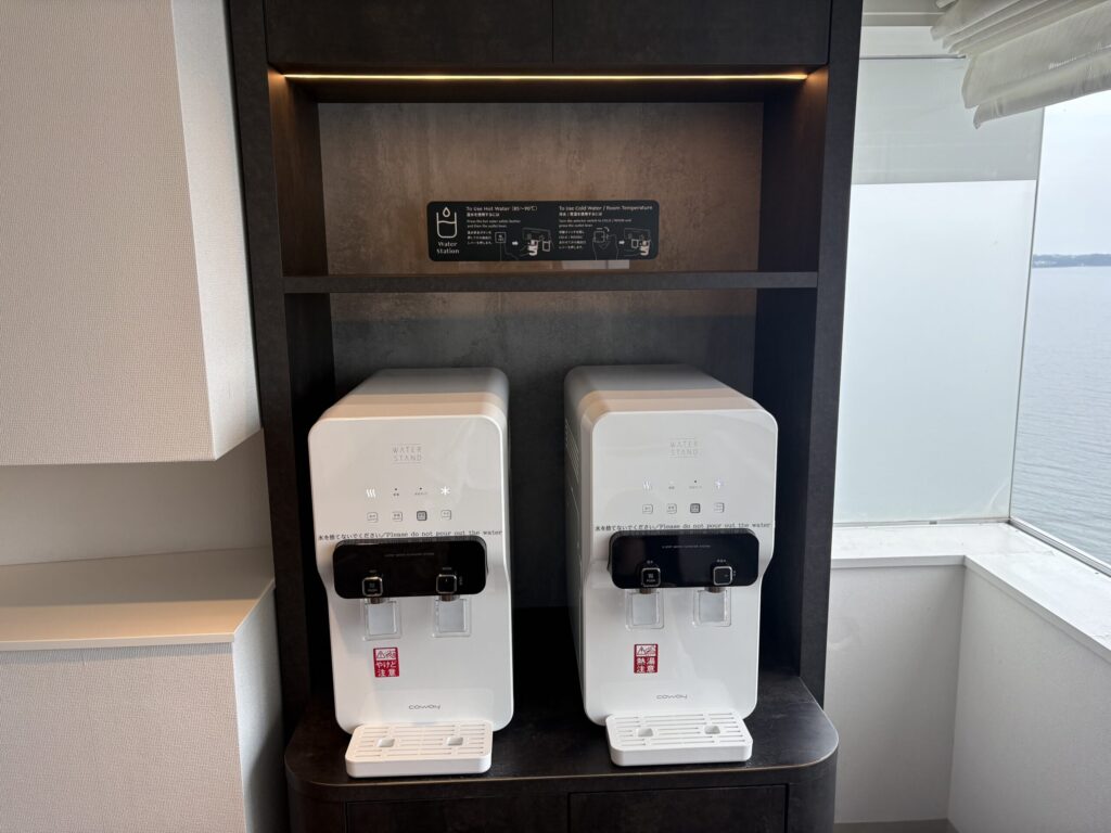 10階エレベーター前のウォーターサーバー（温水・冷水対応）