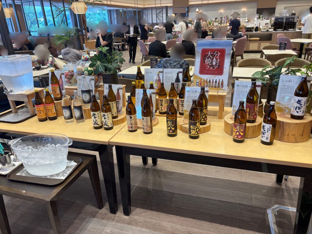夕食ビュッフェの大分焼酎フェア（顔ぼかし加工済み）