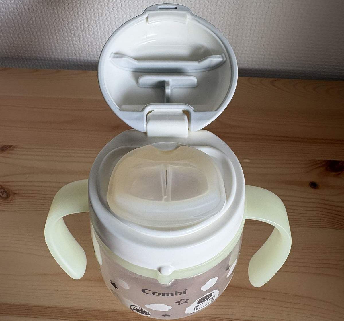 コンビ ラクマグ 光るはじめてコップのスリット式の飲み口