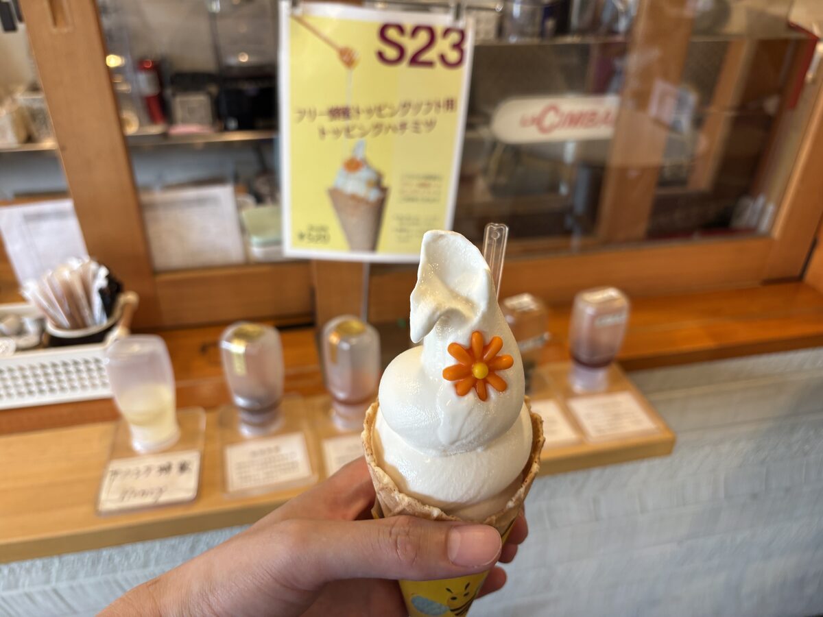 café HIVEの蜂蜜トッピングソフトクリーム